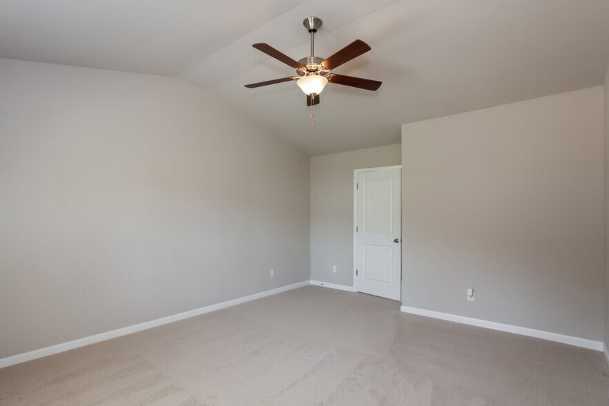 Building Photo - 1325 State Rd 2842