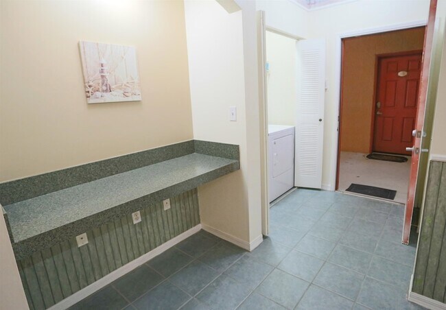 Building Photo - 520 Florida Club Blvd