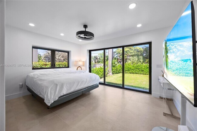 Building Photo - 1141 Hollywood Blvd