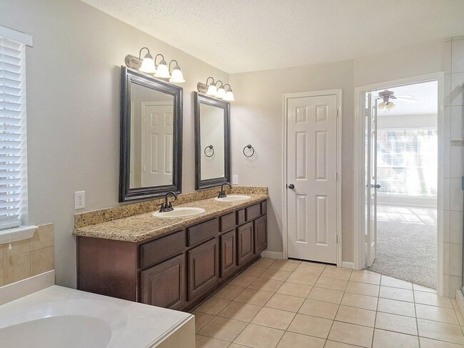 Building Photo - 175 Sylvan Forest Dr