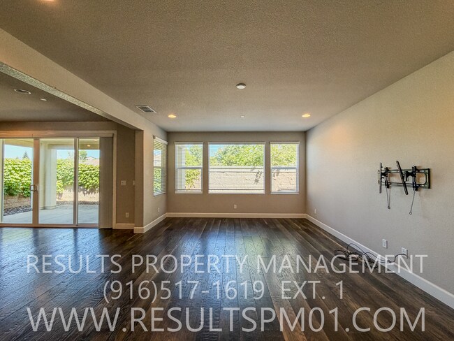 Building Photo - Beautiful Spacious El Dorado Hills Home in gated community