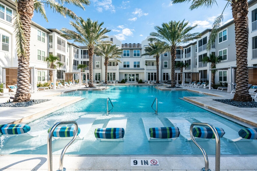 Building Photo - The Beacon