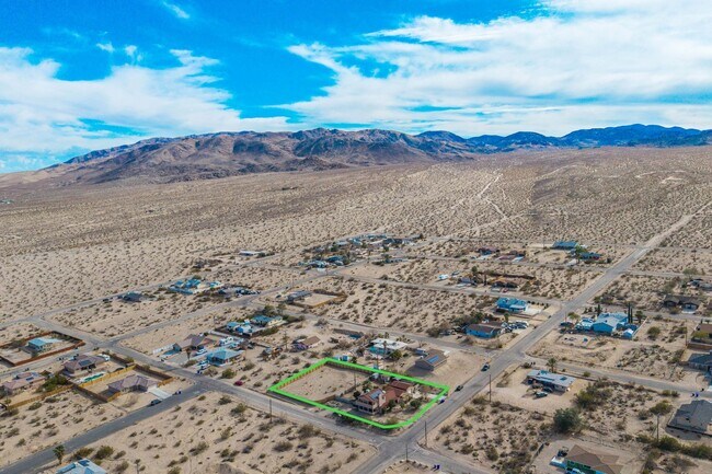 Building Photo - 7565 Sherman Hoyt Ave