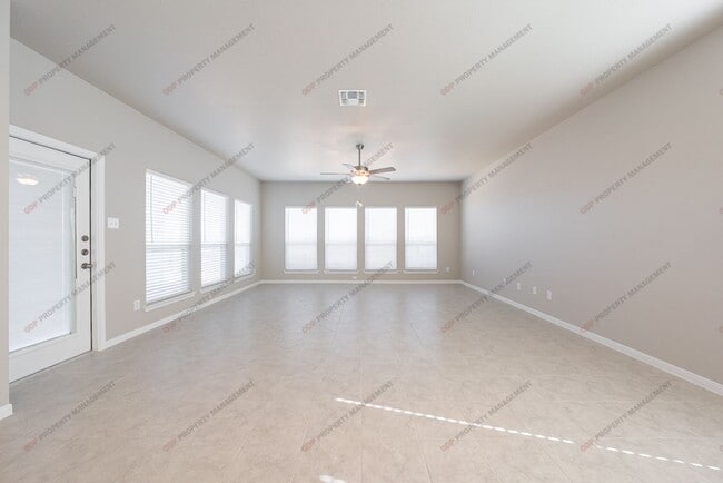 Building Photo - $500 OFF FIRST FULL MONTHS RENT