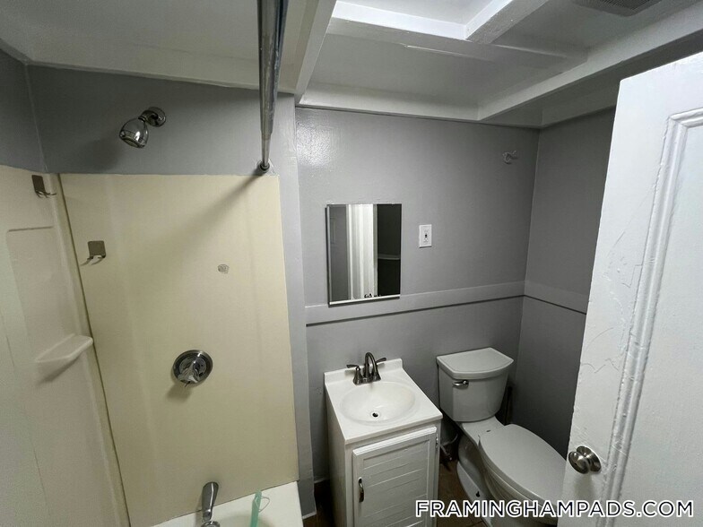 Building Photo - 64 Hollis St