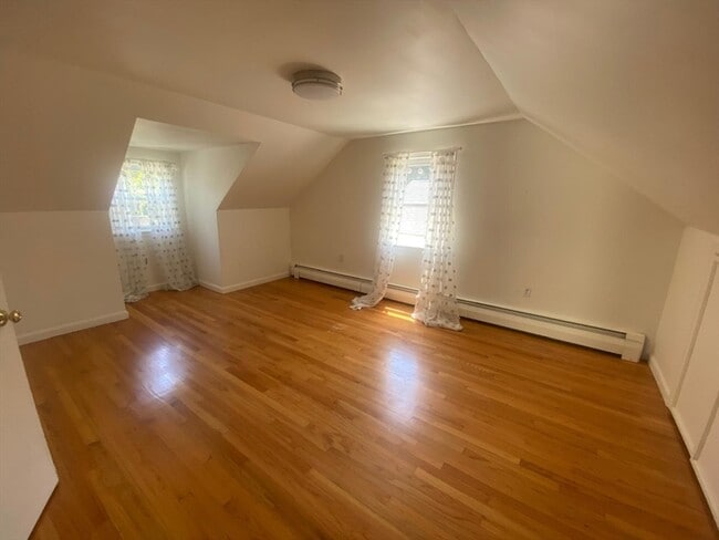 Building Photo - 131 Hibbert St
