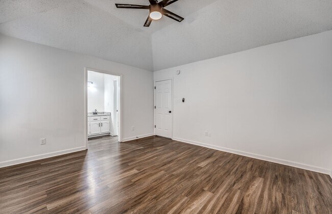 Building Photo - 1242 Grange Way Dr