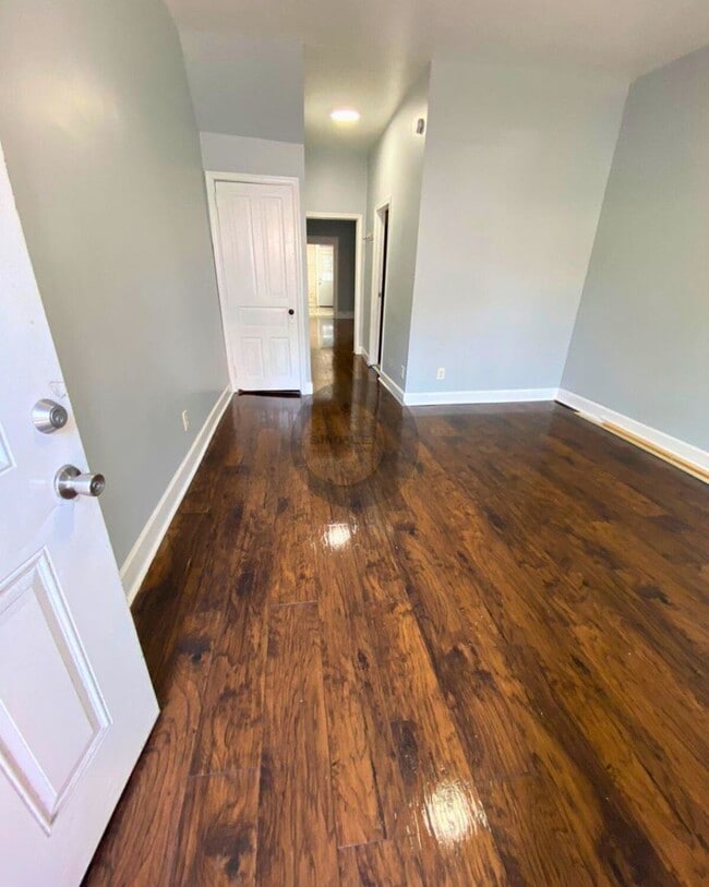 Building Photo - Three Bedroom two-bathroom house with off-...