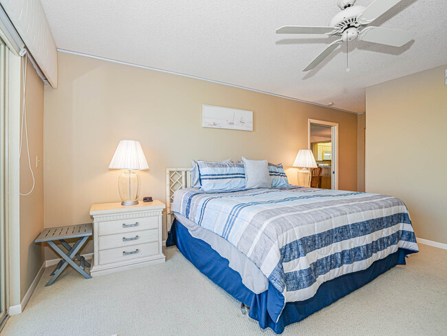 Building Photo - 3939 Ocean Dr