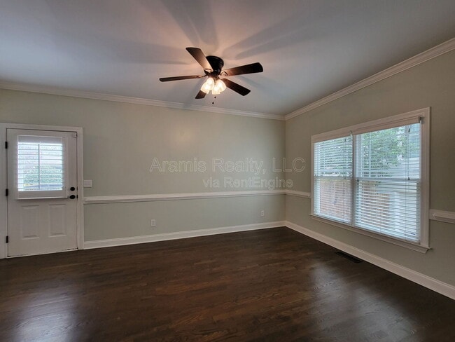 Building Photo - 3239 Osborne Rd NE