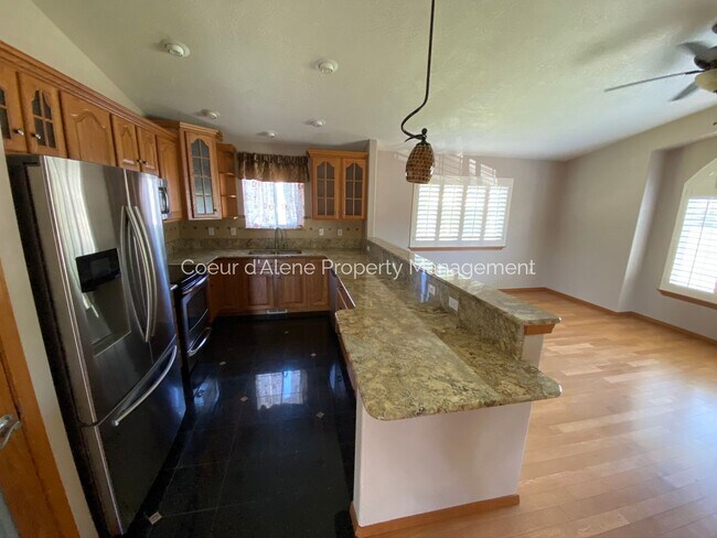 Building Photo - 4 bedroom home in Woodland Meadows!