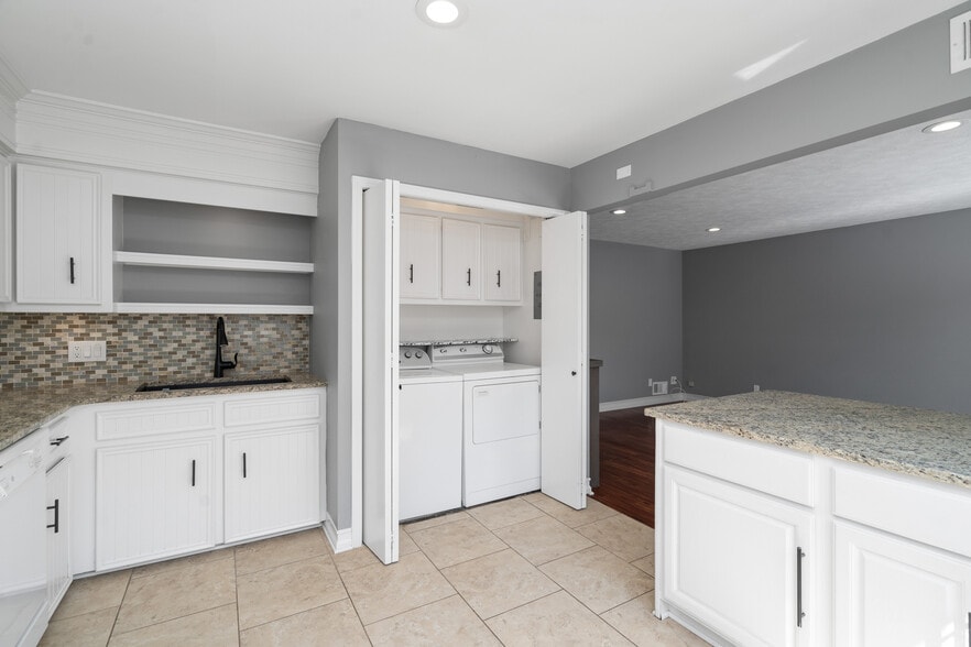 Large granite black sink, washer and dryer in-unit (rare) not shared. - 223 E Division St