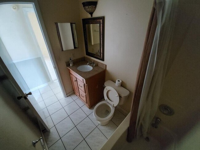 Building Photo - 713 Yucatan Ct