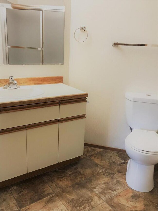 Building Photo - 1 bedroom in Seattle WA 98105
