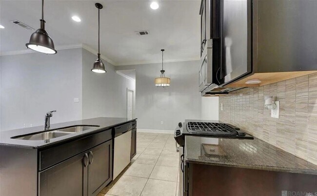Building Photo - 7853 Seville Ct