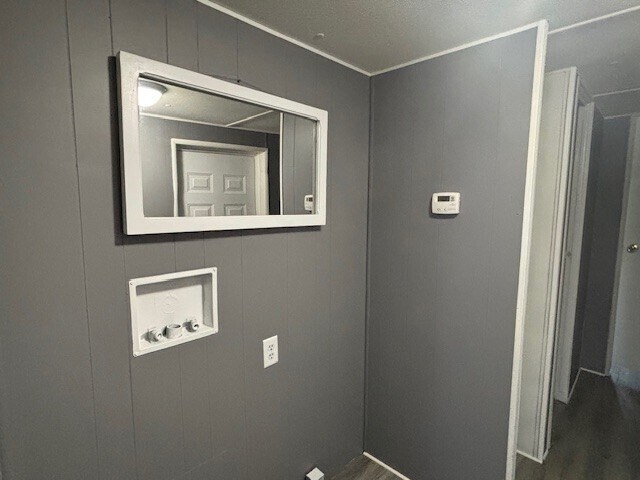 Building Photo - 831 N Pontiac Trail