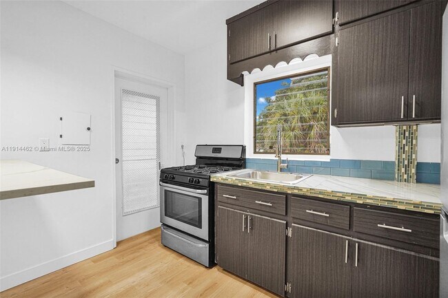 Building Photo - 12287 NE 7th Ave