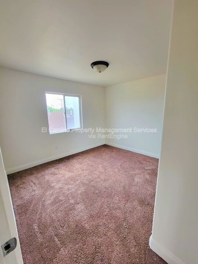 Building Photo - 1424 E 59th St