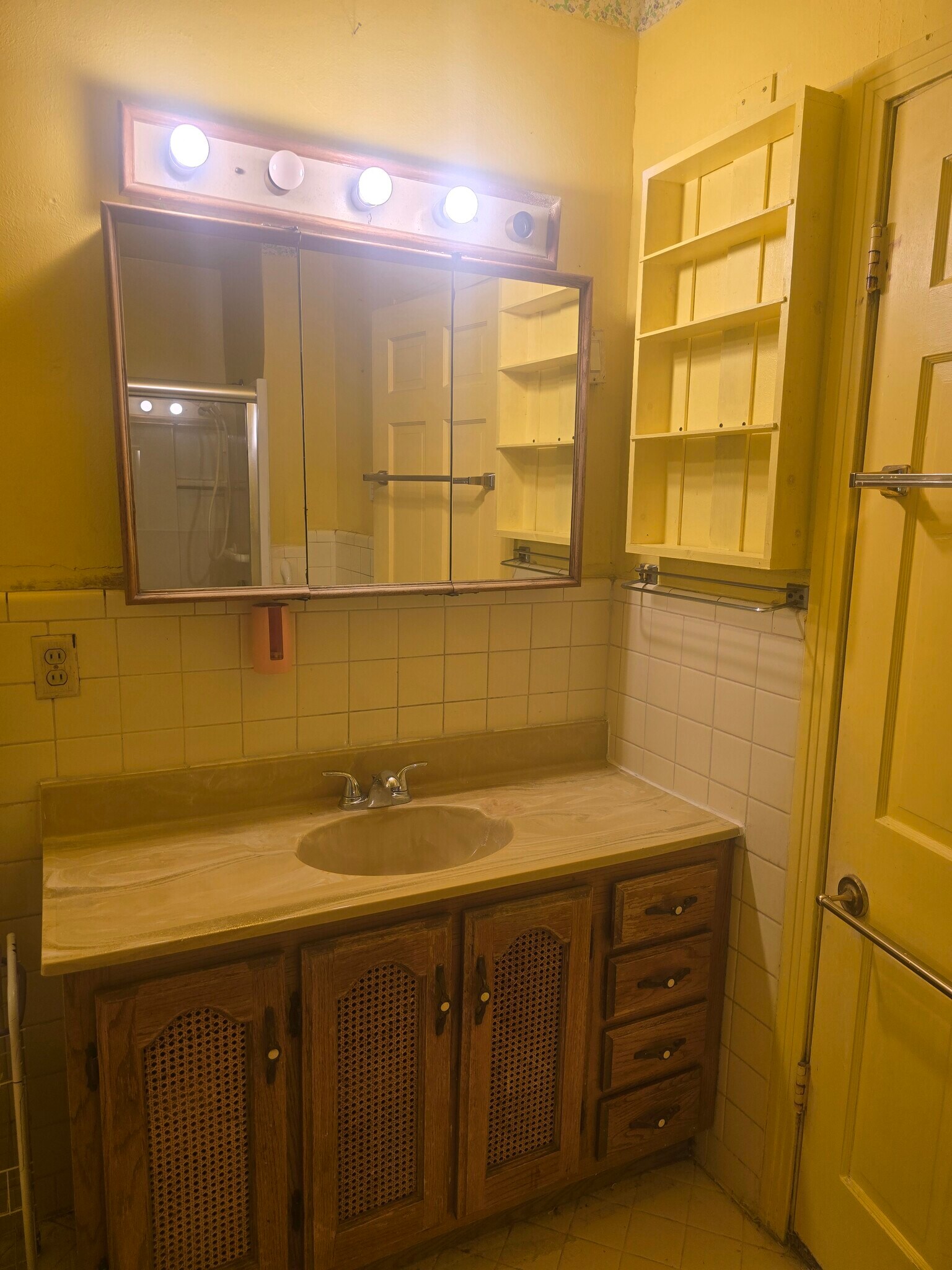 Building Photo - 3251 W Woodlawn Ave