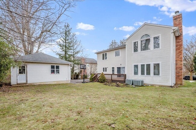 Building Photo - 11 Drury Ln