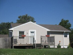 Building Photo - Beautiful 3 bed, 2 bath, 2 car garage