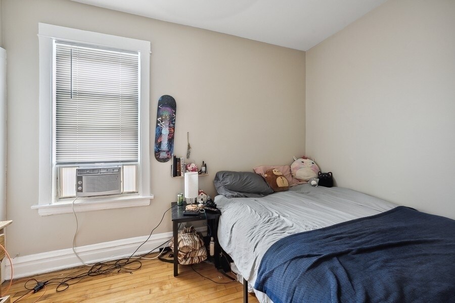 Building Photo - 3550 W Diversey Ave