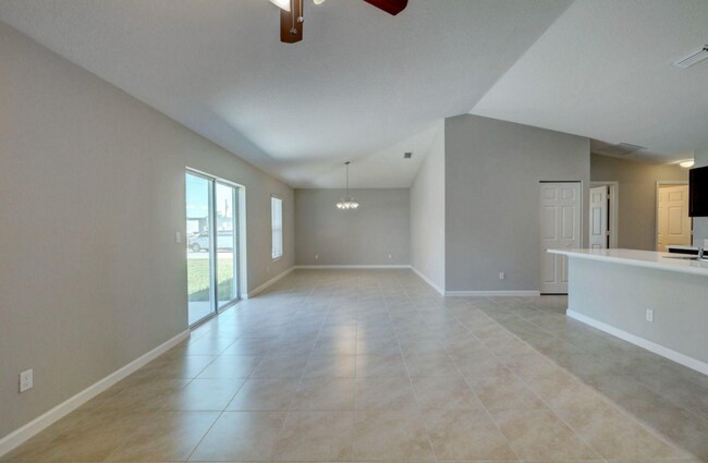 Building Photo - 2243 SW Frisco Terrace