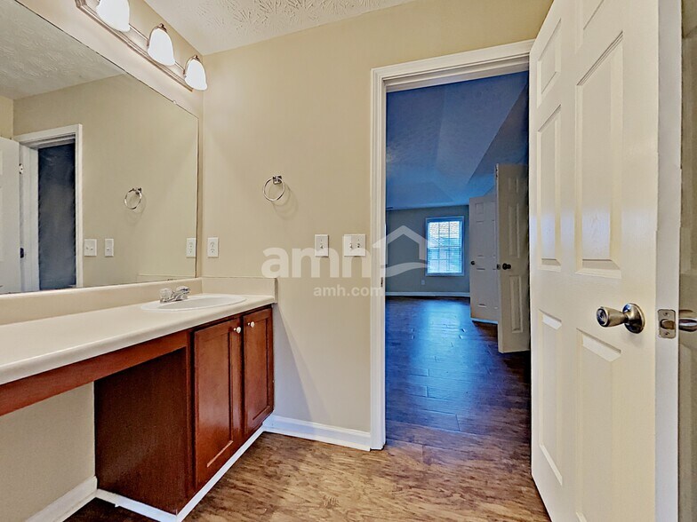 Building Photo - 70 Maxton Ave