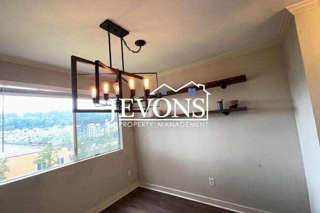 Building Photo - Available Now - 2BR/1.5BA Condo in Kirkland