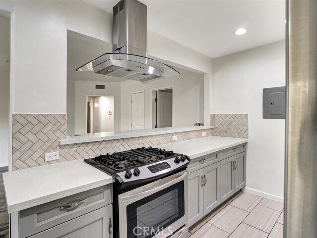 Building Photo - 1040 N Sierra Bonita Ave