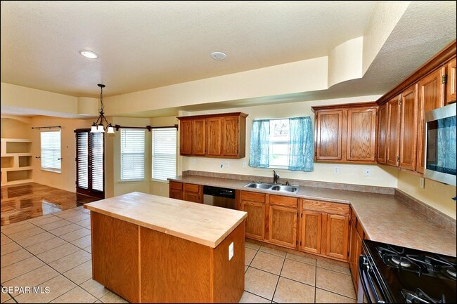 Building Photo - 14157 Robert Ituarte Dr