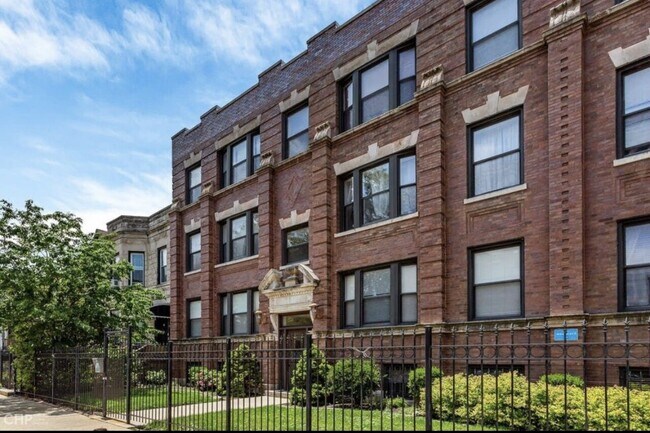 Building Photo - Champlain