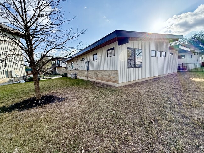 Building Photo - 416 Starlight Vlg Lp