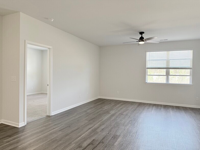 Building Photo - 320 Windy Wds Wy