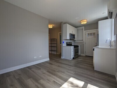 Building Photo - 3937 N Janssen Ave