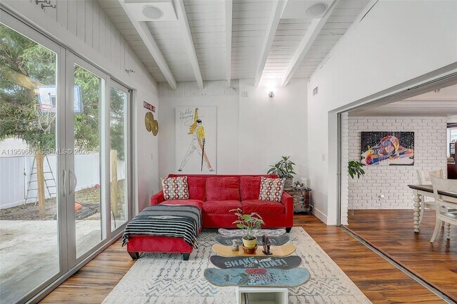 Building Photo - 14530 Garden Dr