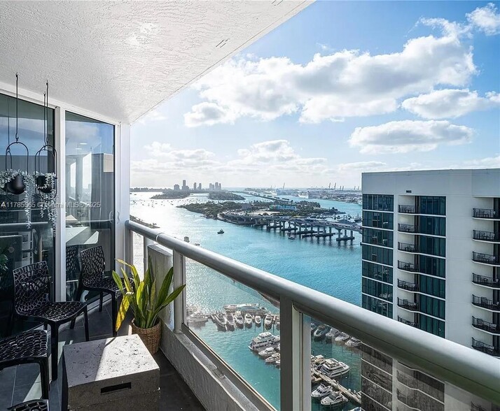 Building Photo - 1717 N Bayshore Dr
