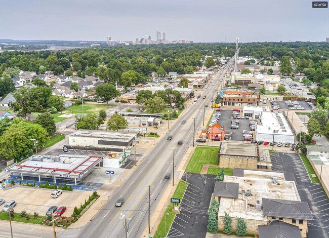 Building Photo - 2 Bed | 2 Bath in Midtown!