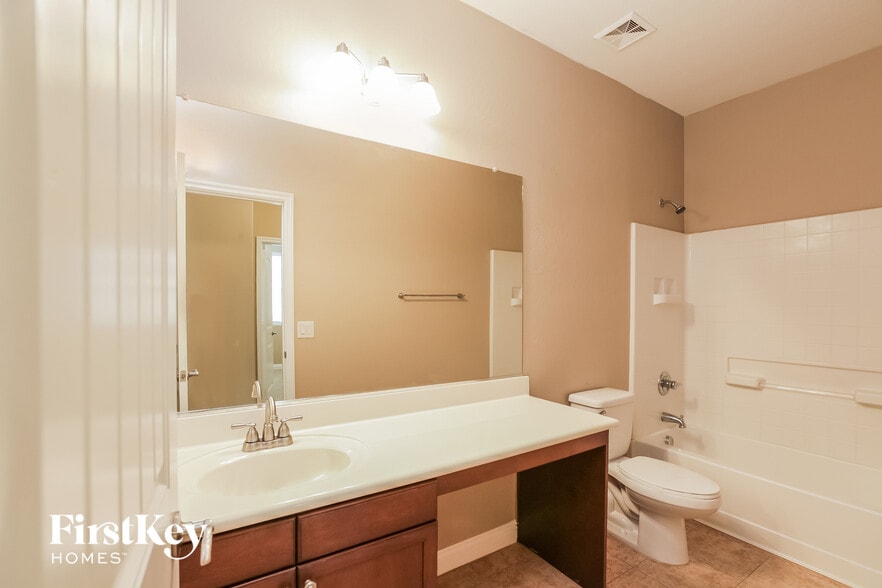 Building Photo - 1809 W Loemann Dr