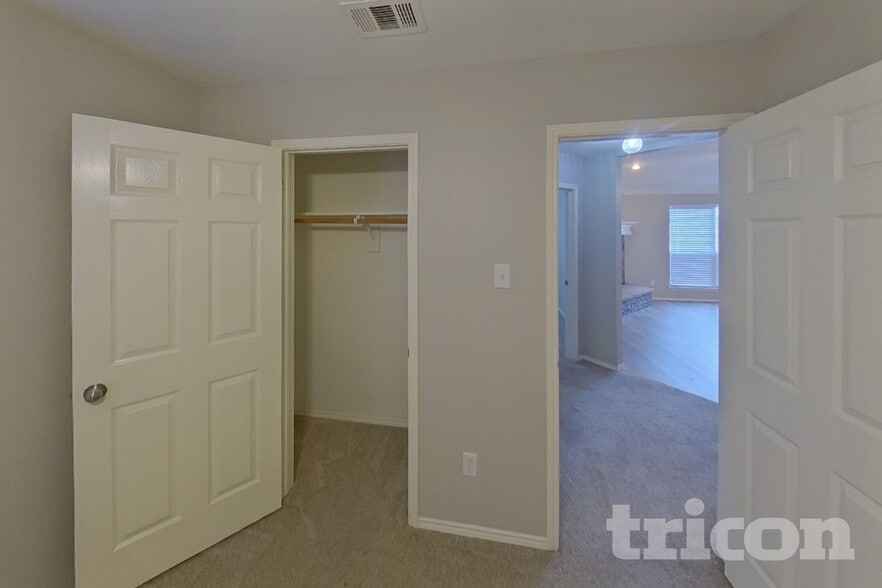 Building Photo - 716 Sequoia Dr