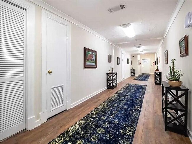 Building Photo - 814 N Congress St