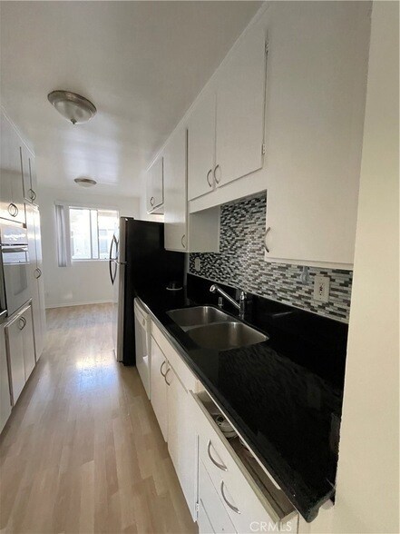 Building Photo - 811 6th St