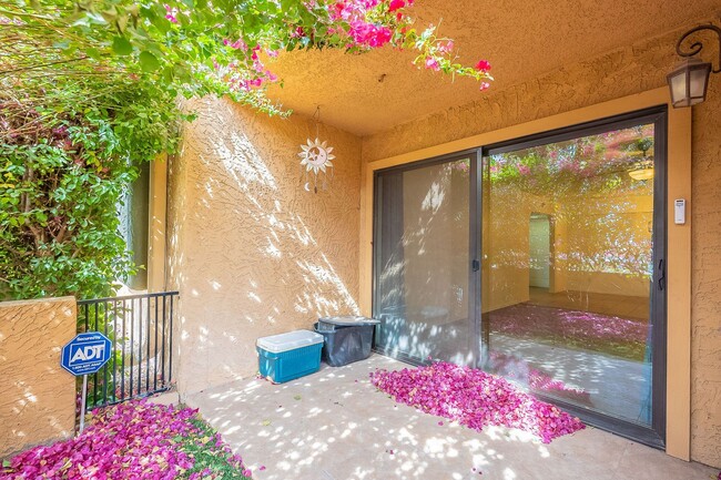 Building Photo - Charming Old Town Scottsdale Condo with Re...