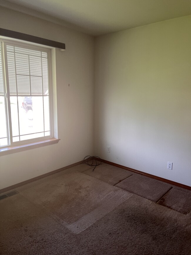 Building Photo - 8182 N Brookside Dr