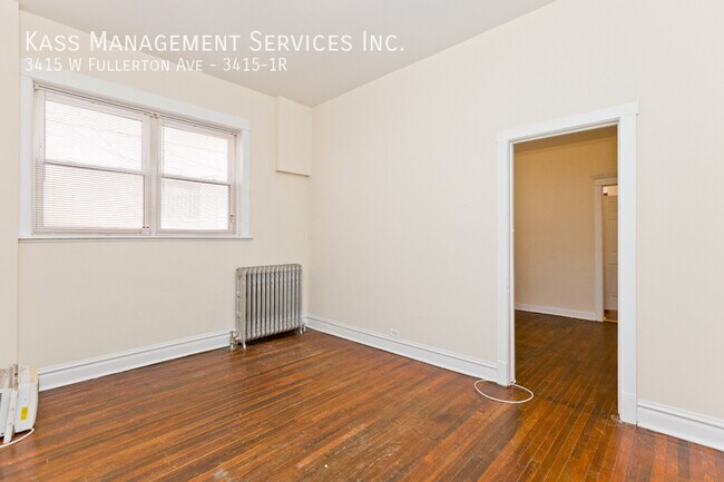 Building Photo - Logan Square 2 Bed, SS Appliances/Dishwash...