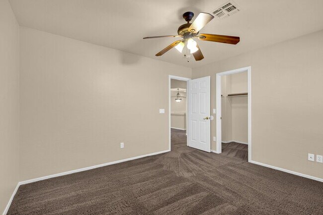 Building Photo - 1412 E Powell Way