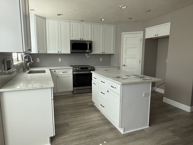 Building Photo - 137 Stern Ct