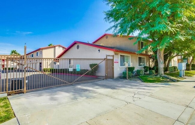 Building Photo - 2 Bedroom, 2 Bath Upstairs Condo in El Cajon