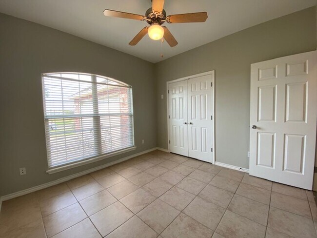 Building Photo - DON'T MISS THIS INCREDIBLE SOUTHSIDE LEASI...