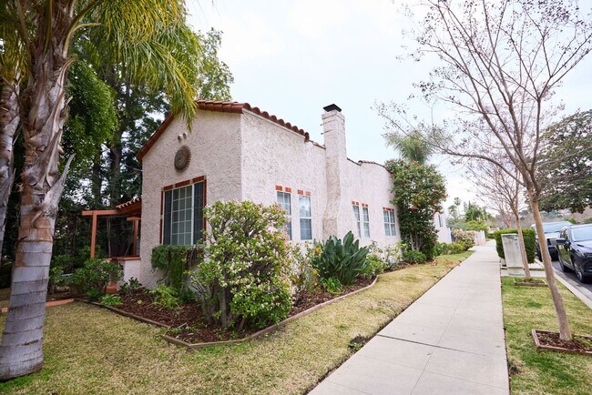 Building Photo - 3730 Edenhurst Ave
